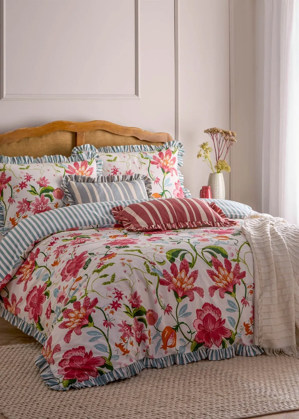Wylder Claudia Floral Ruffle Duvet Cover Set