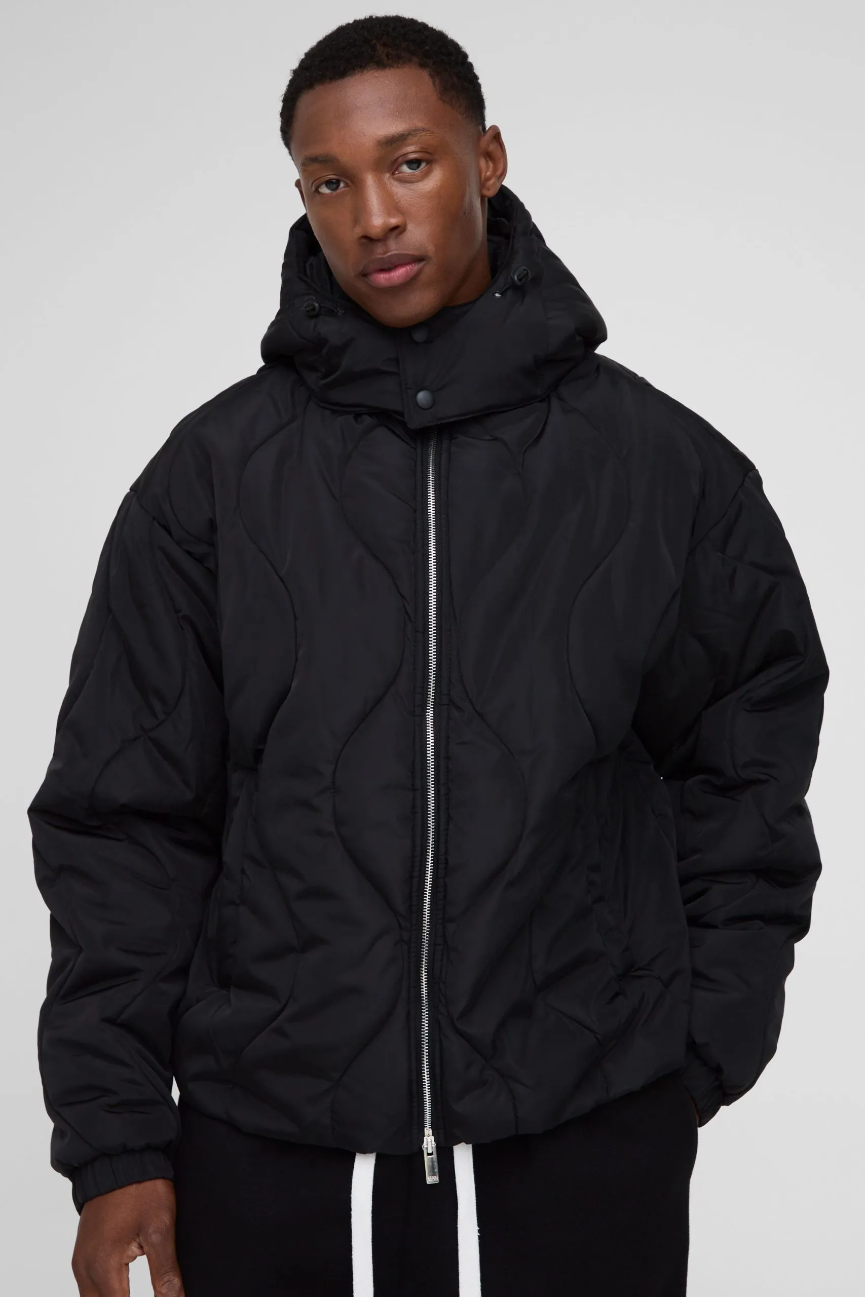 Wavy Quilted Hooded Puffer Jacket In Black