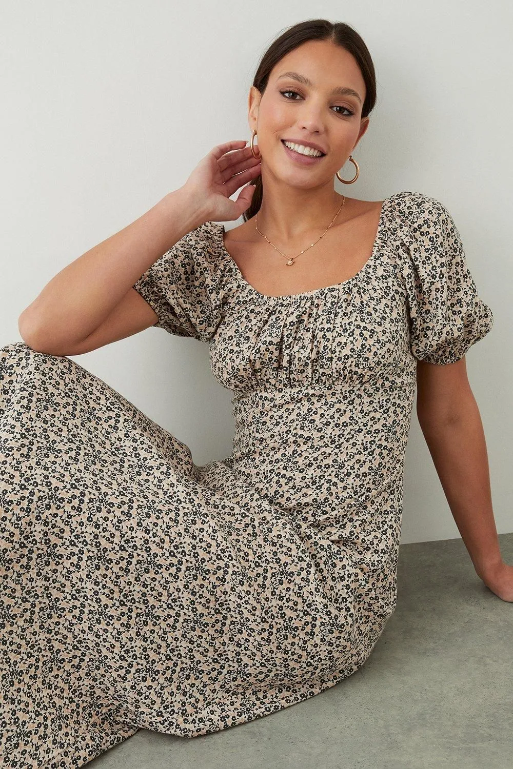 Ditsy Floral Ruched Scoop Neck Midi Dress