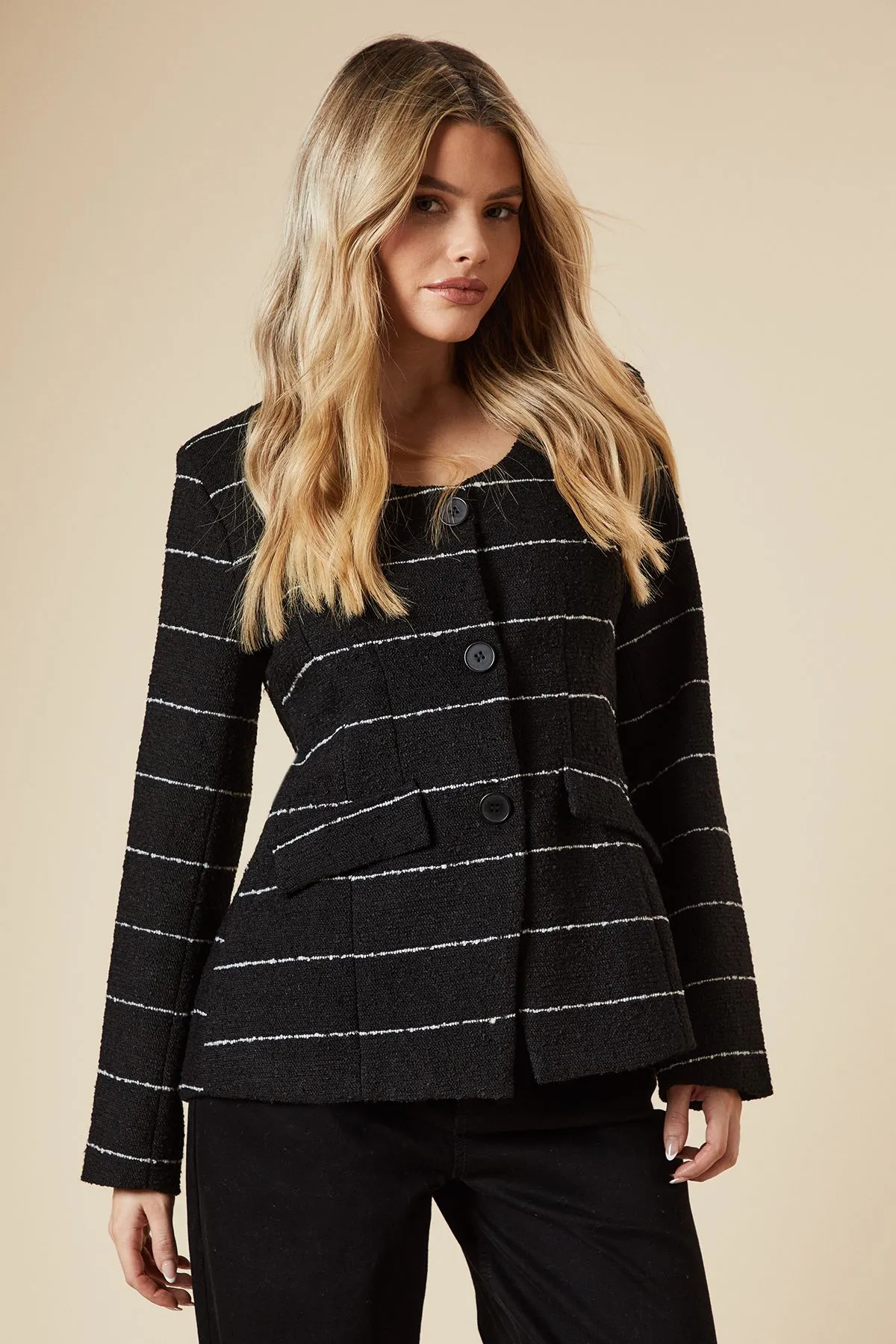 Scoop Neck Single Breasted Blazer