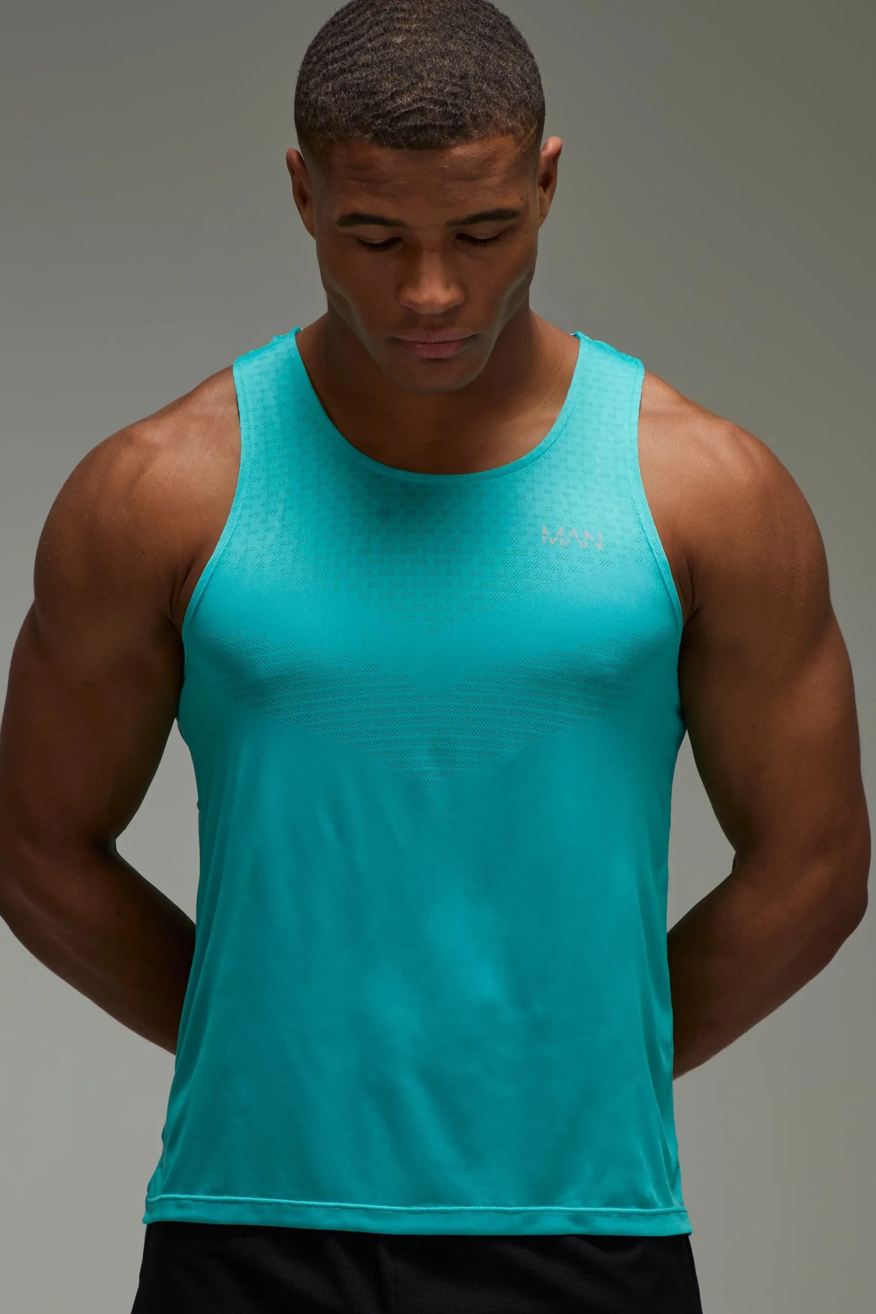 Man Active Engineered Knit Regular Fit Vest