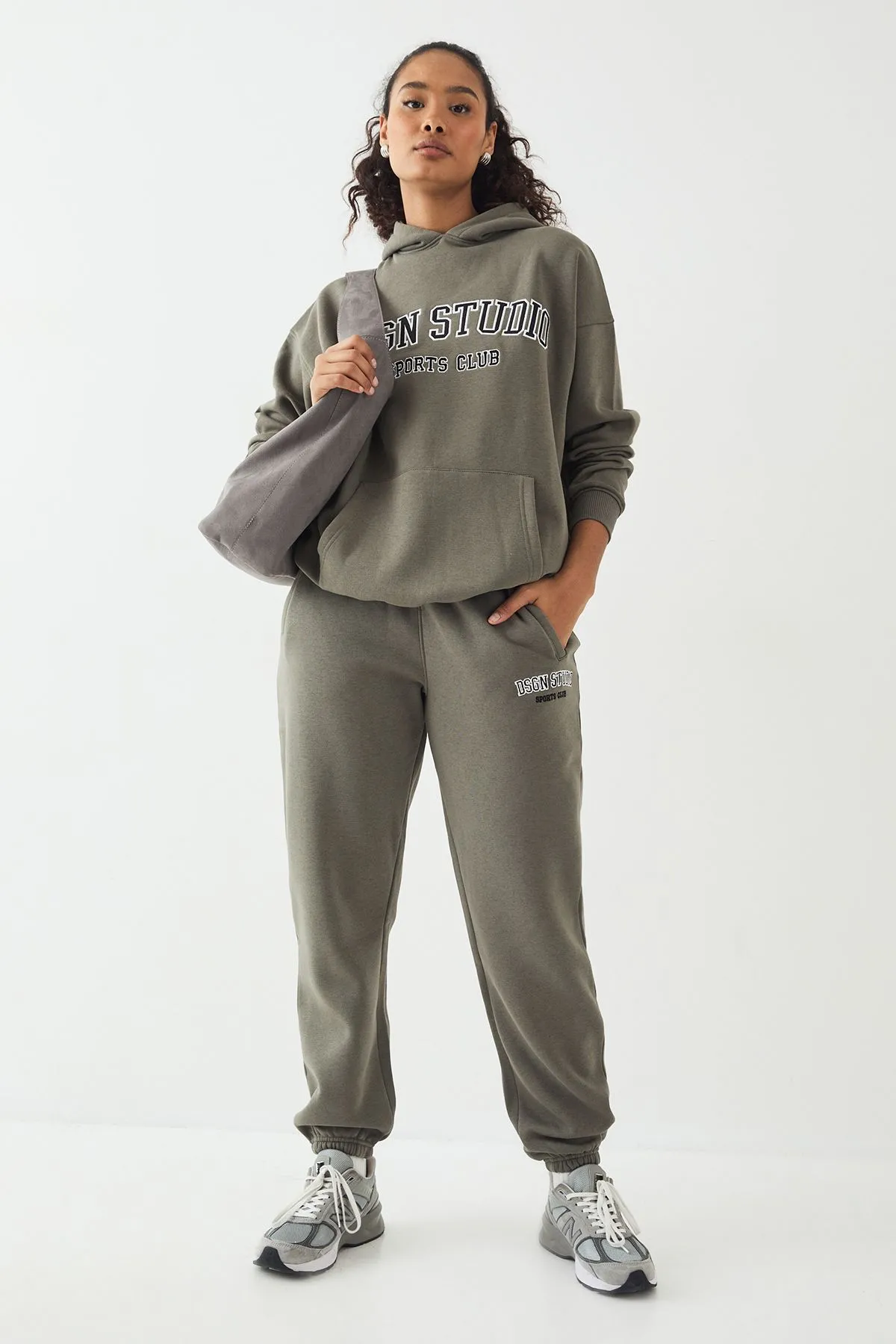 DSGN Studio Applique Oversized Cuffed Jogger