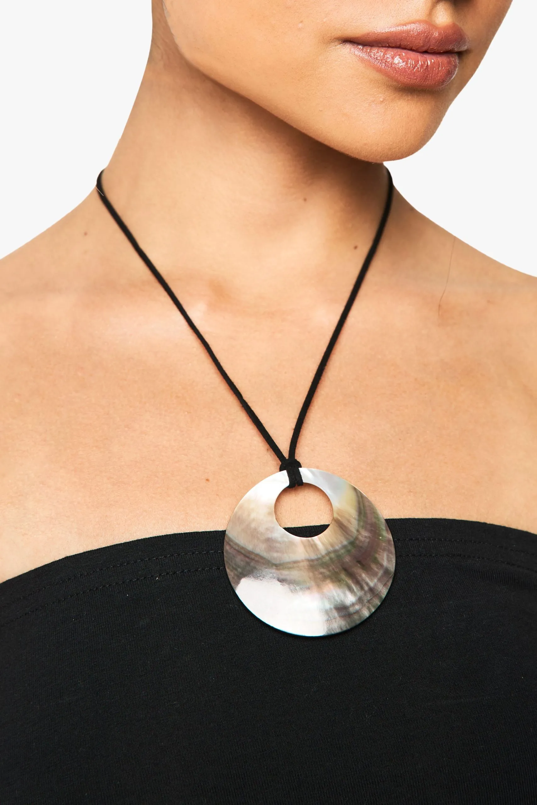 Shell Detail Ring Rope Necklace