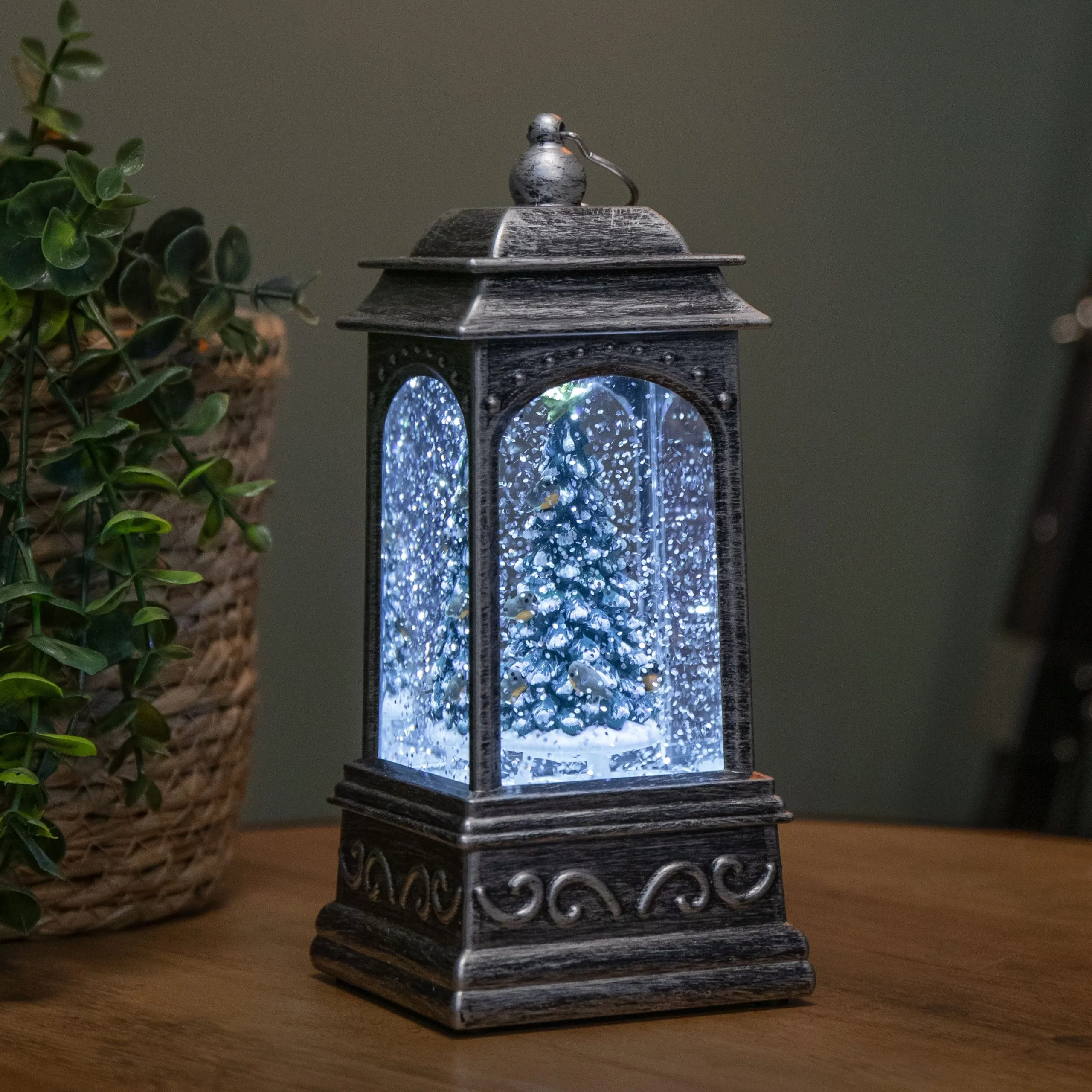 Light up Silver Water Spinner with Robins on Tree & White LEDs