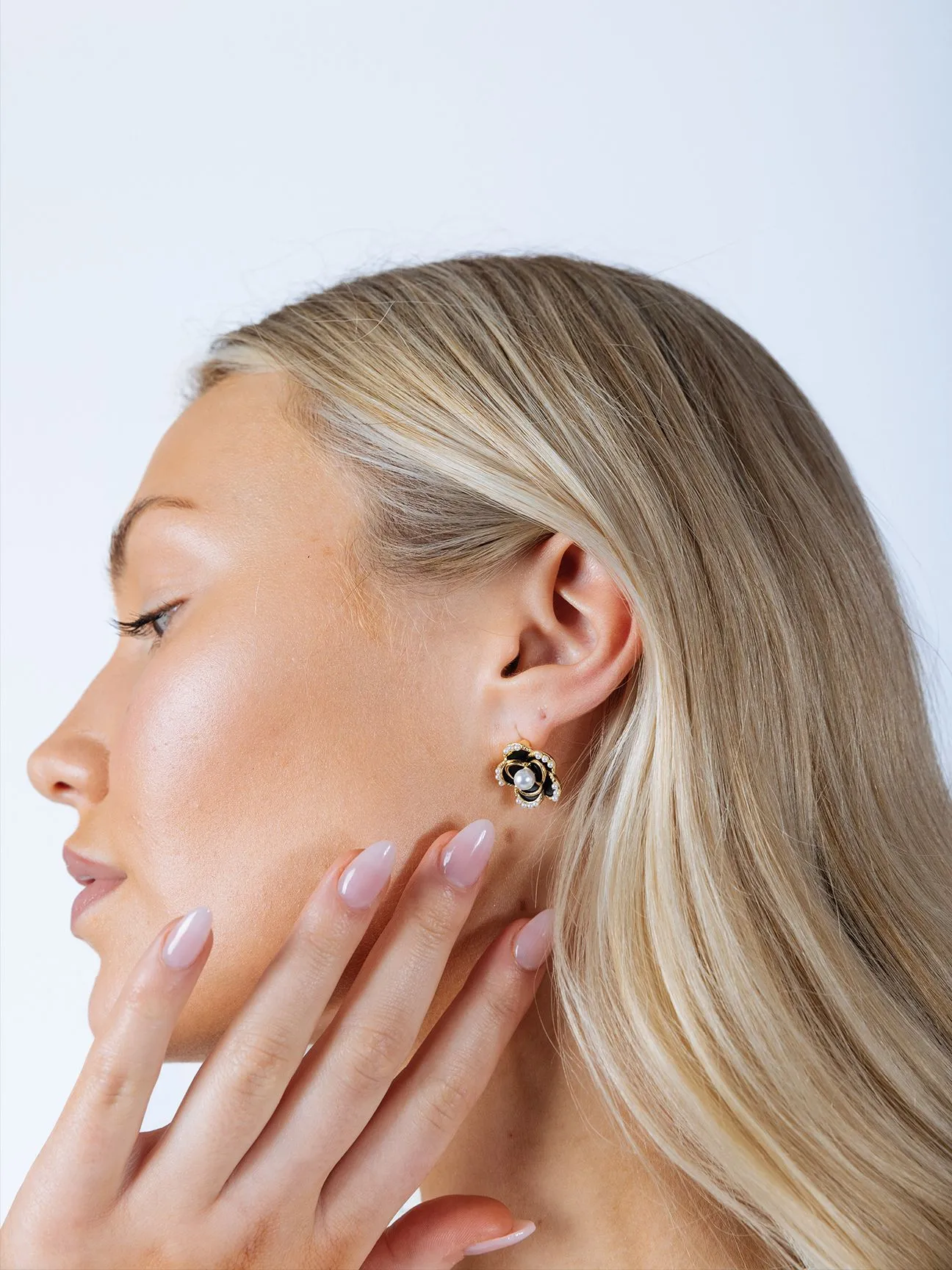 Black Flower Pearl Earrings in Gold