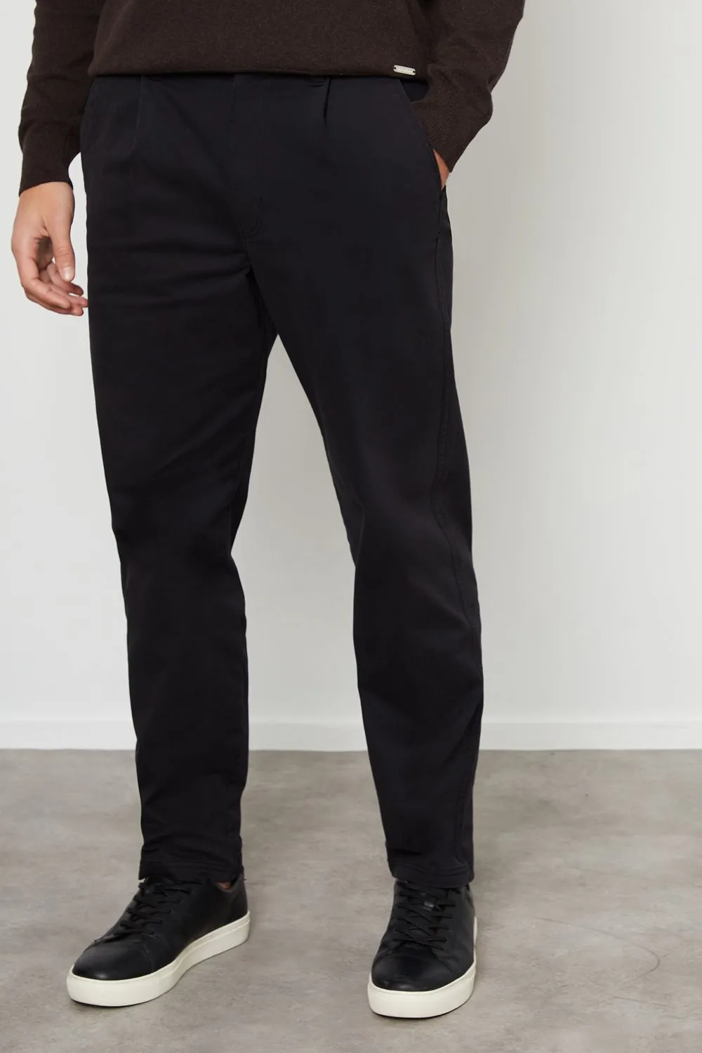 'Fog' Cotton Straight Leg Pleated Chino Trousers With Stretch